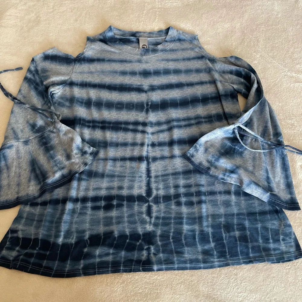 Go Couture Tie Dye Lightweight Cold Shoulder Blouse - Size M - Picture 7 of 12